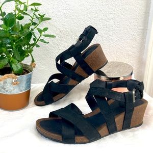 Teva Women’s Mahonia Wedge Cross Strap Sandle, black, size 8 US